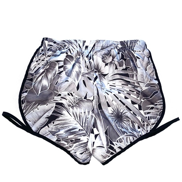 🎉HOST PICK | Nike Tropical Dri-Fit Tempo Running Shorts - Picture 2 of 4